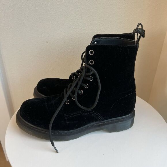 Dr. Martens Page Velvet Black Eight Eye Combat Lace Up Boots Size 7 Punk Goth - Picture 3 of 9